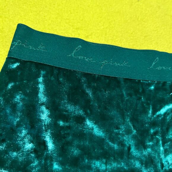 Victoria’s Secret PINK Crushed Velvet Logo Boyshorts Panty NWT M Logo Green VS - Picture 2 of 5
